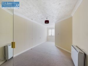 DOUBLE BEDROOM- click for photo gallery